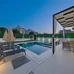 וילה Detached With Private Pool In Oeluedeniz,