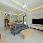 Detached With Private Pool In Oeluedeniz, וילה