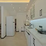 Detached With Private Pool In Oeluedeniz, וילה