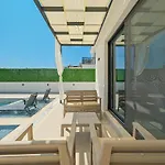 Detached With Private Pool In Oeluedeniz, וילה
