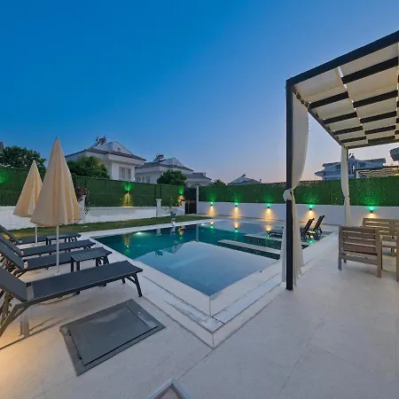 Villa Detached With Private Pool In Oeluedeniz,