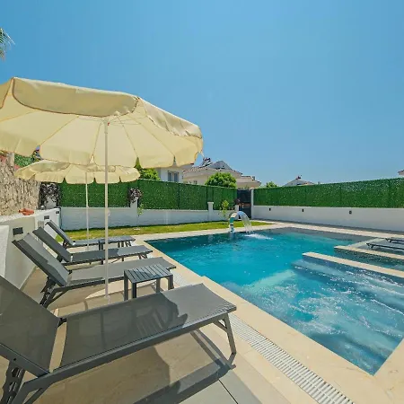 Detached With Private Pool In Oeluedeniz, Villa