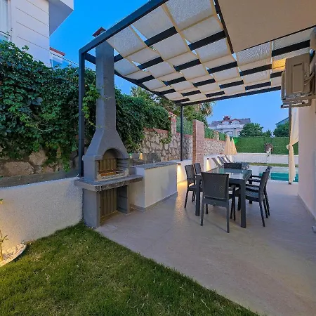 Detached With Private Pool In Oeluedeniz, Villa