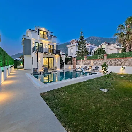Detached With Private Pool In Oeluedeniz, فتحية