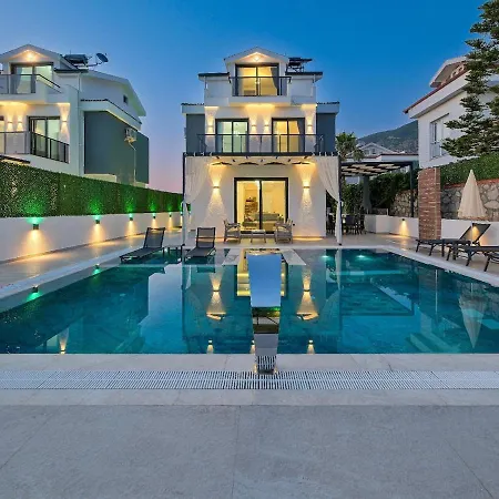 Detached With Private Pool In Oeluedeniz, فيلة *