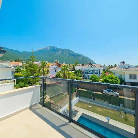 Detached With Private Pool In Oeluedeniz, فيلة