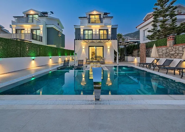 Detached With Private Pool In Oeluedeniz, 别墅 *