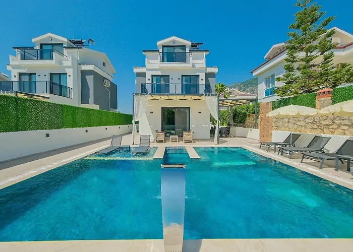 Detached With Private Pool In Oeluedeniz, 别墅