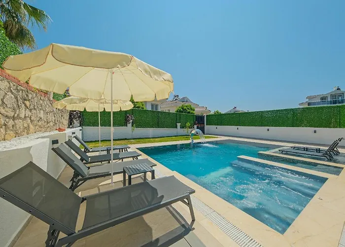 Detached With Private Pool In Oeluedeniz, 别墅
