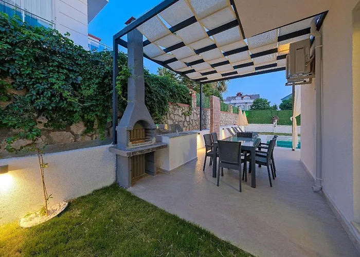 Detached With Private Pool In Oeluedeniz, 别墅