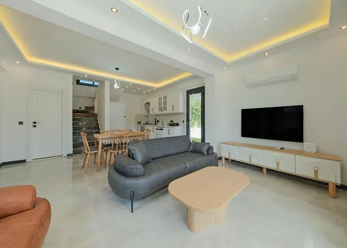 Detached With Private Pool In Oeluedeniz, 别墅