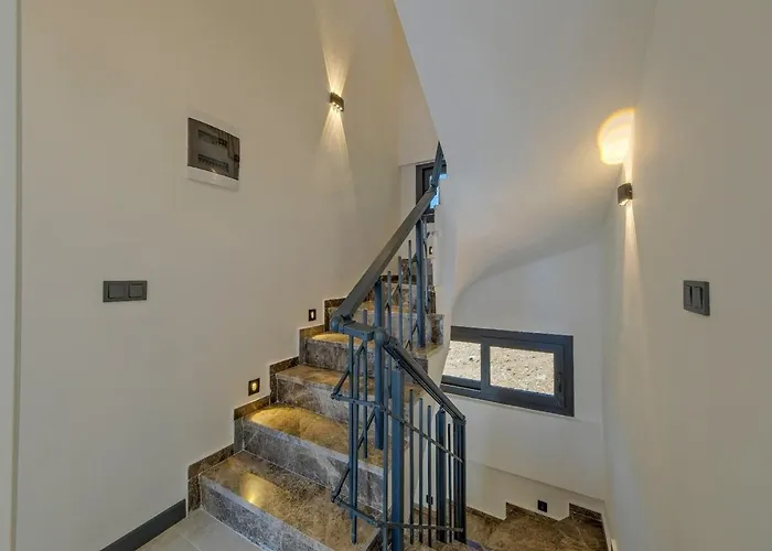 Detached With Private Pool In Oeluedeniz, * 费特希耶