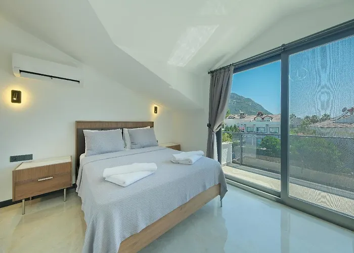 Detached With Private Pool In Oeluedeniz,