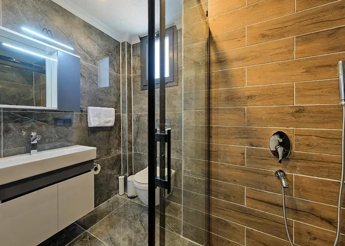 Detached With Private Pool In Oeluedeniz, 费特希耶