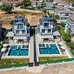 Vila Detached With Private Pool In Oeluedeniz,