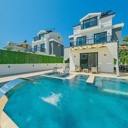 Detached With Private Pool In Oeluedeniz, Vila
