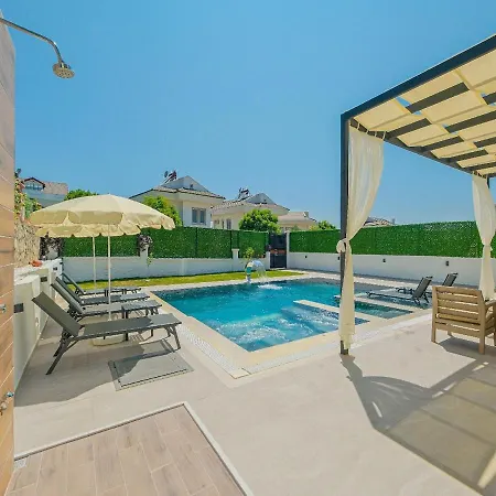 Detached With Private Pool In ölüdeniz, Villa Fethiye